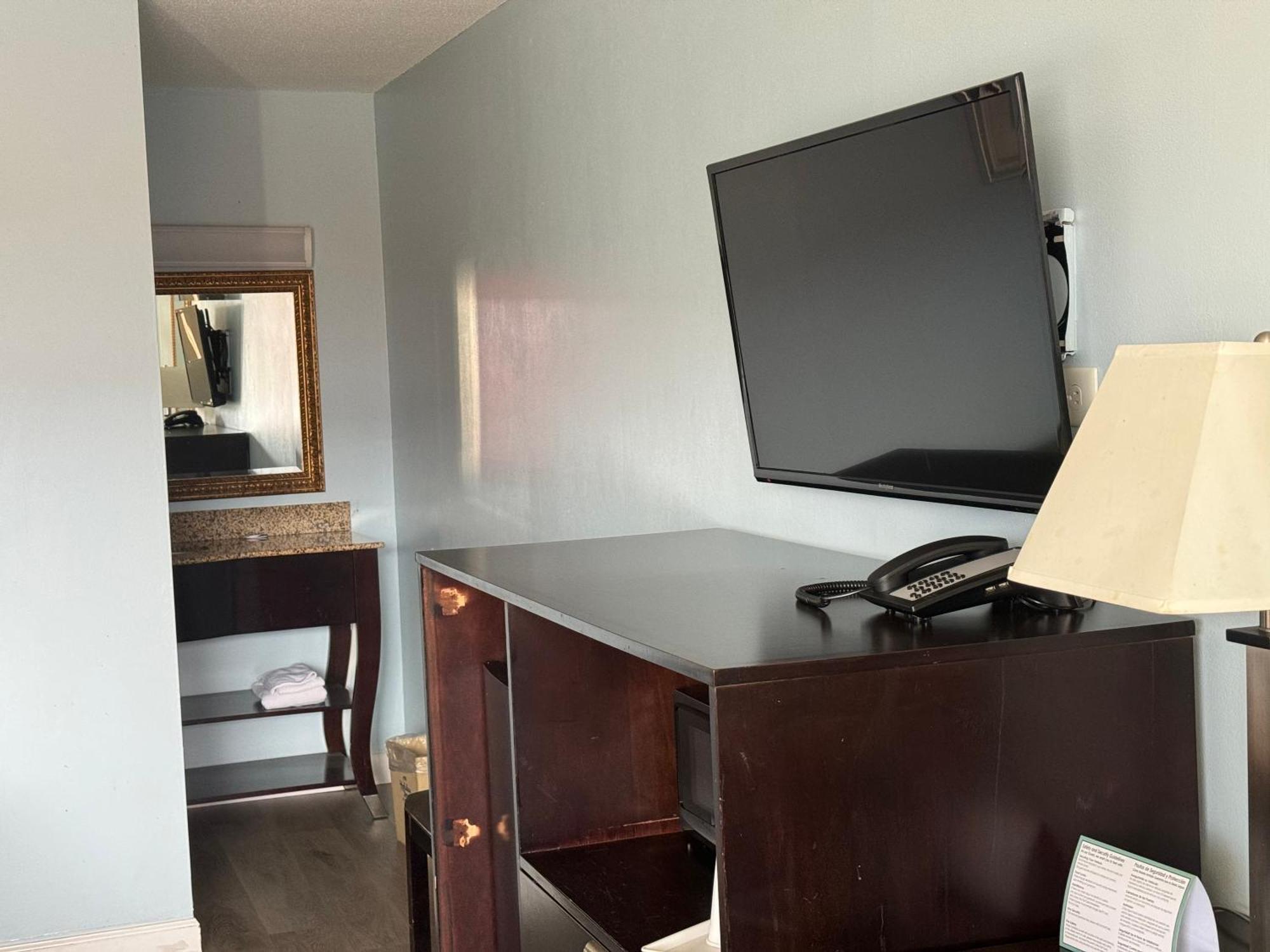 Red Carpet Inn & Suites - Danville Bagian luar foto