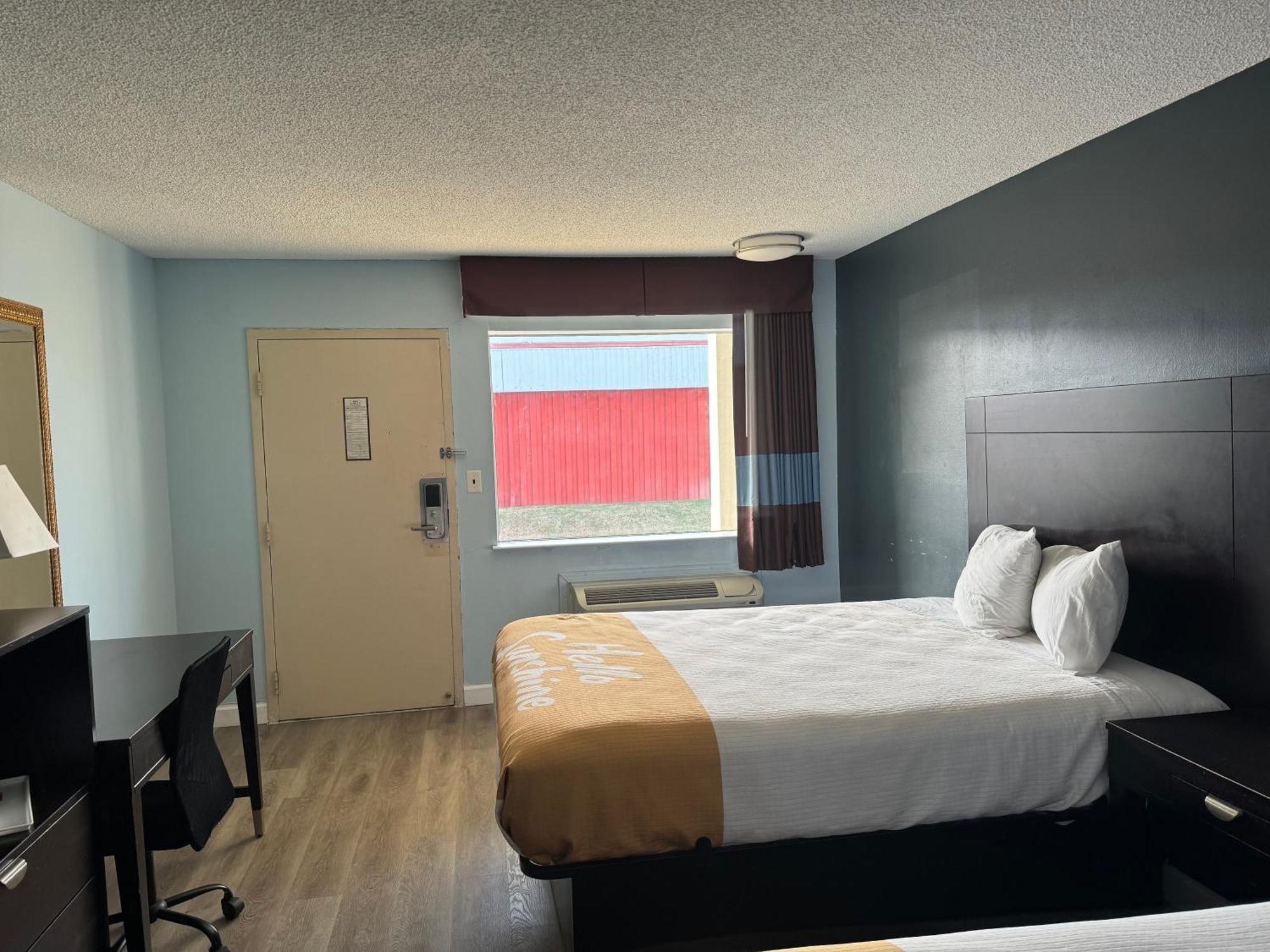 Red Carpet Inn & Suites - Danville Bagian luar foto