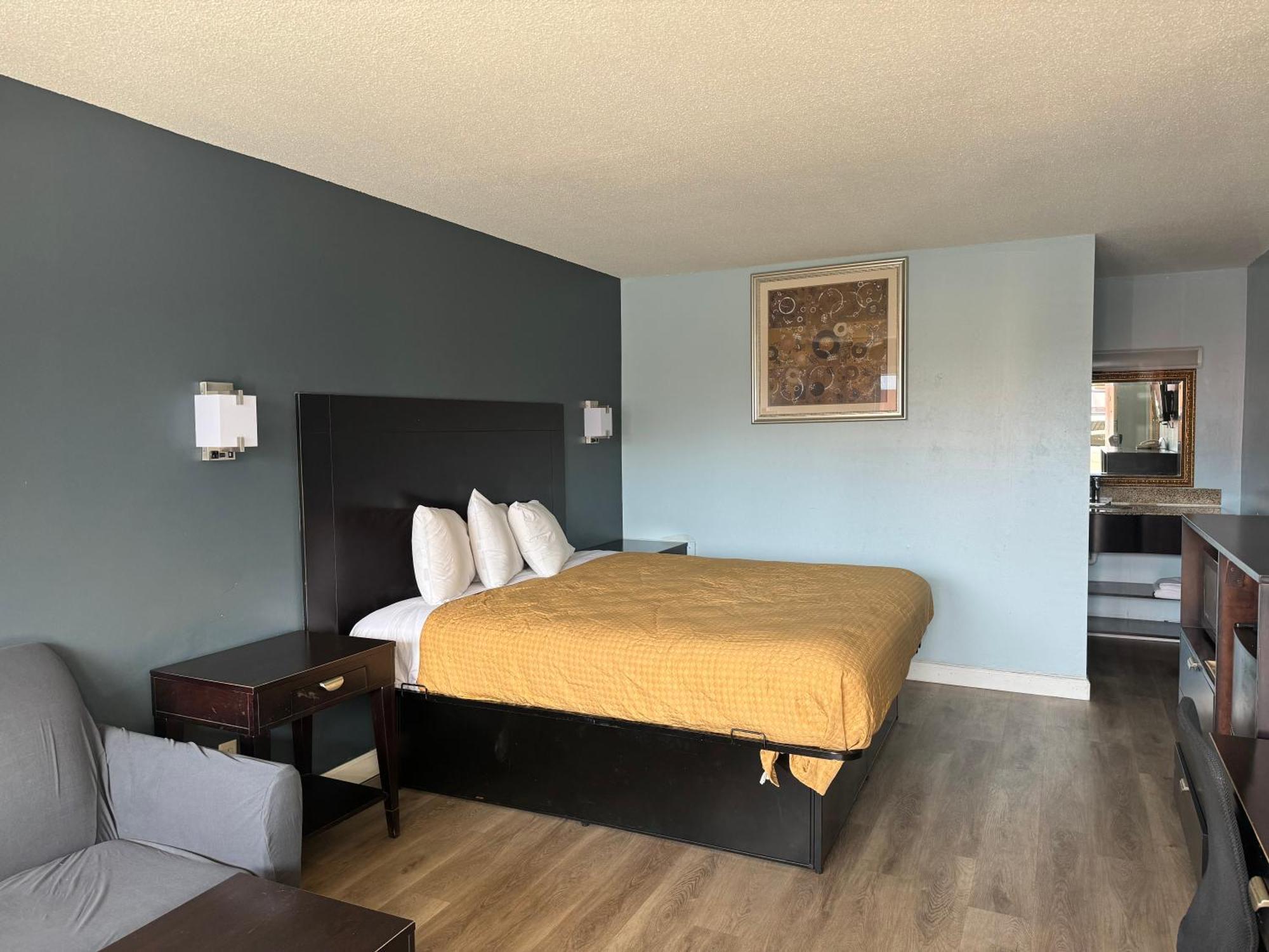 Red Carpet Inn & Suites - Danville Bagian luar foto