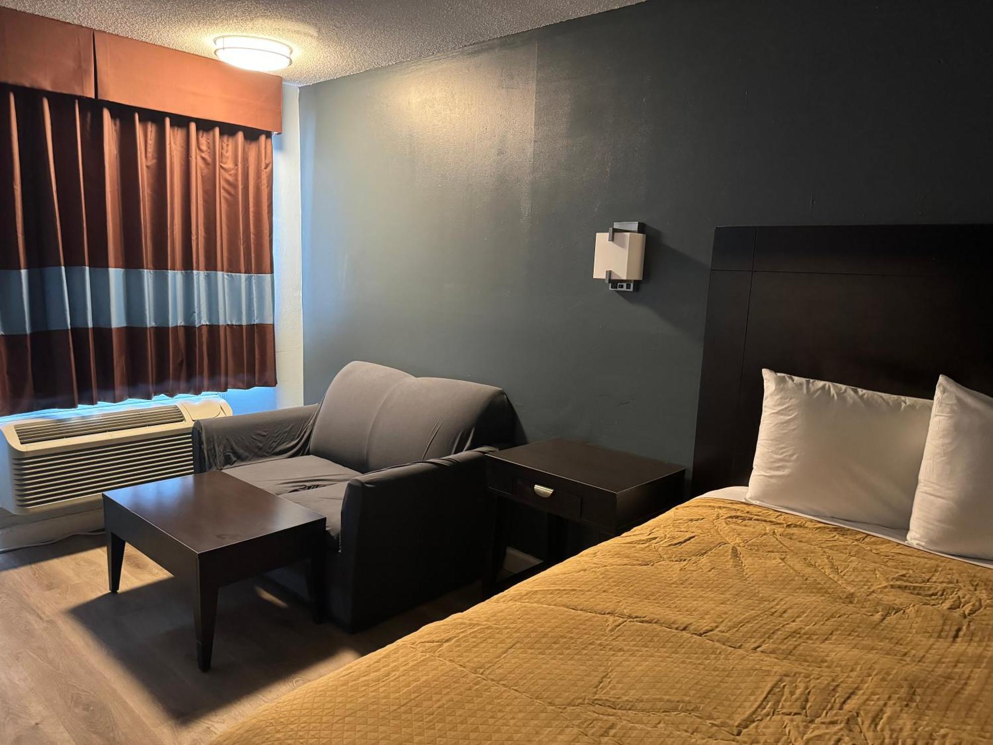 Red Carpet Inn & Suites - Danville Bagian luar foto