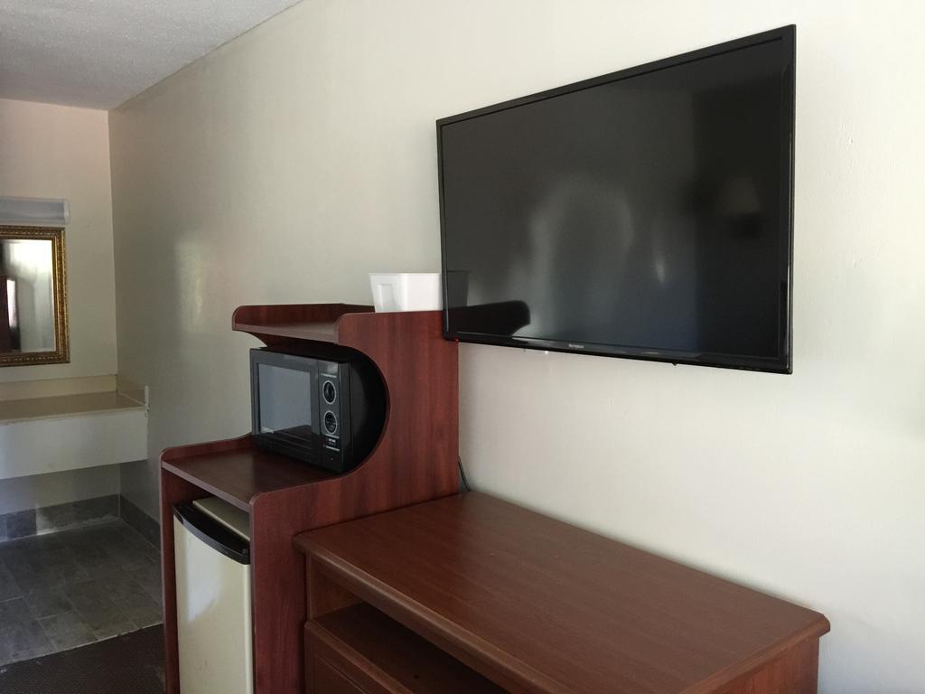 Red Carpet Inn & Suites - Danville Bagian luar foto