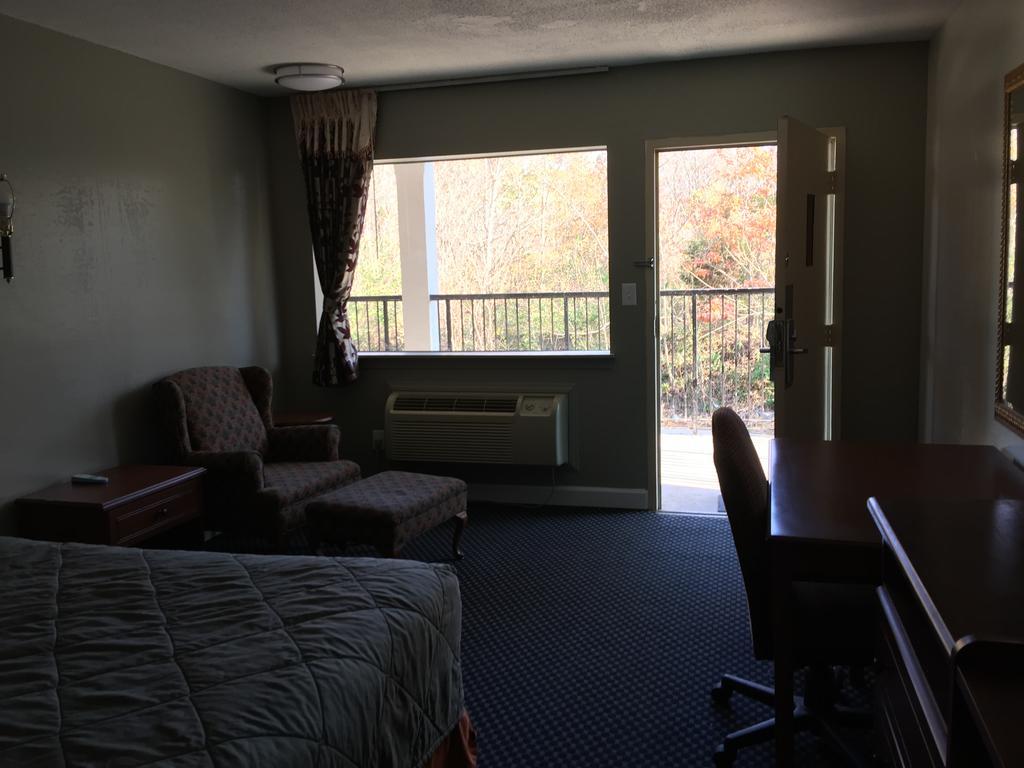 Red Carpet Inn & Suites - Danville Bagian luar foto