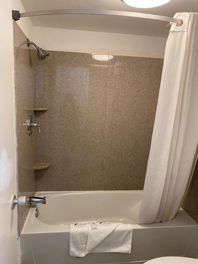 Red Carpet Inn & Suites - Danville Bagian luar foto