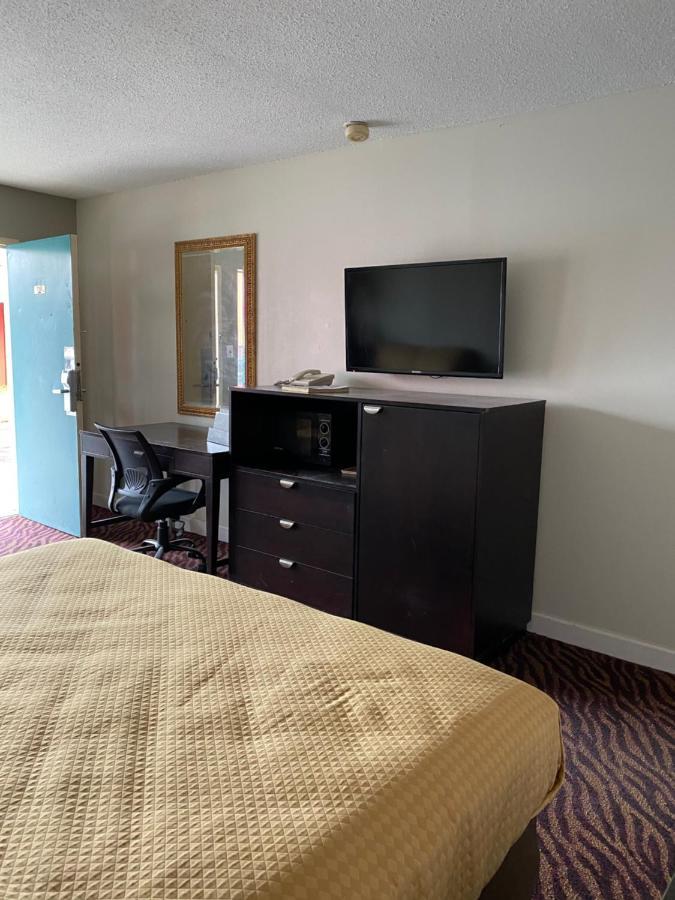 Red Carpet Inn & Suites - Danville Bagian luar foto