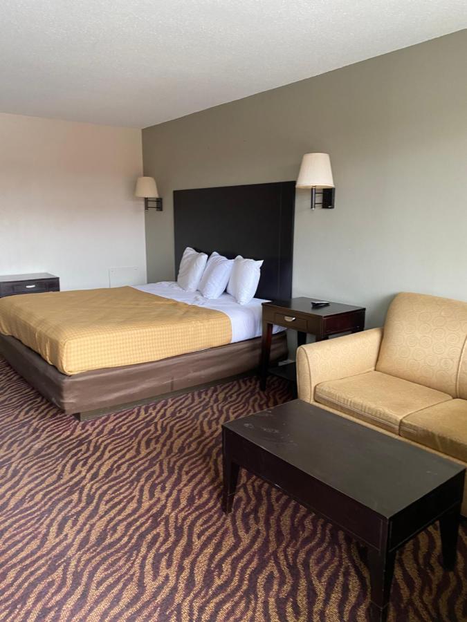 Red Carpet Inn & Suites - Danville Bagian luar foto