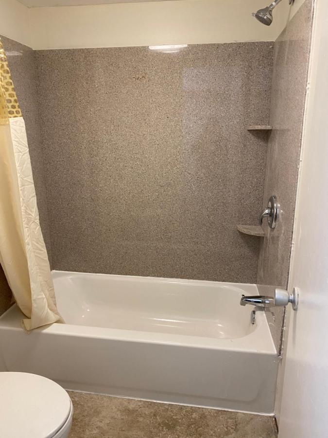 Red Carpet Inn & Suites - Danville Bagian luar foto