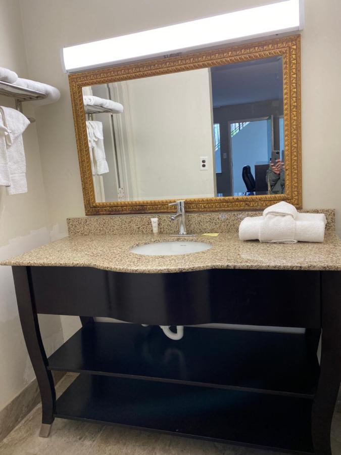 Red Carpet Inn & Suites - Danville Bagian luar foto